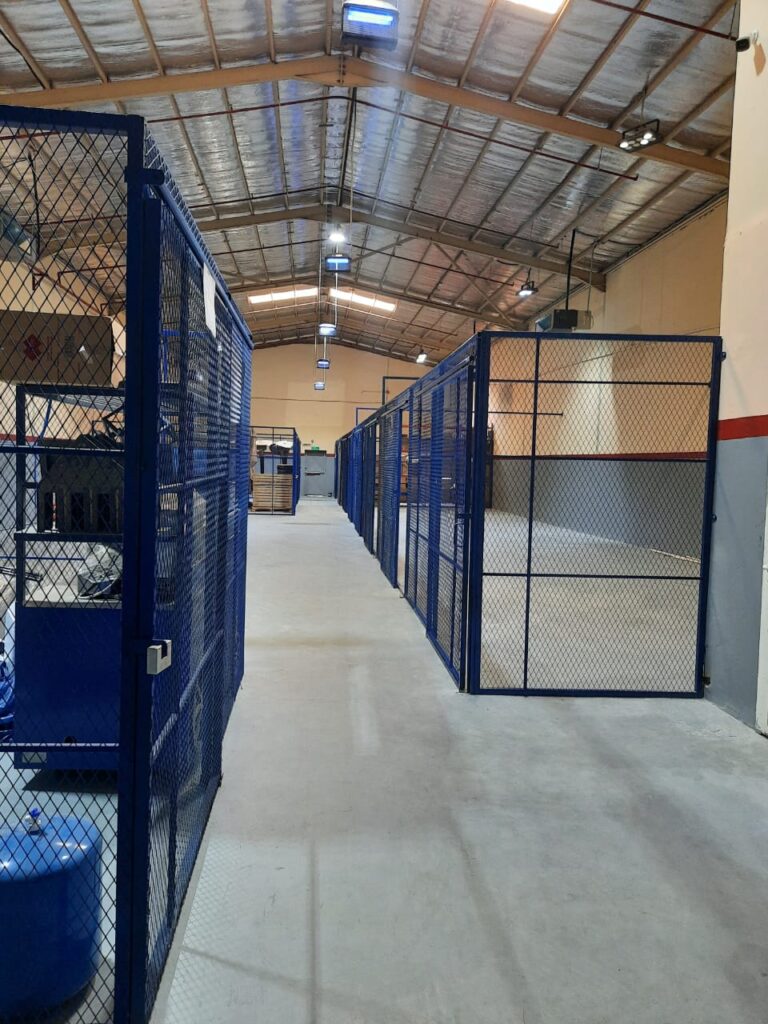 أهمية المخازن الذكية لمستحضرات التجميل والعطور والزيوت العطرية